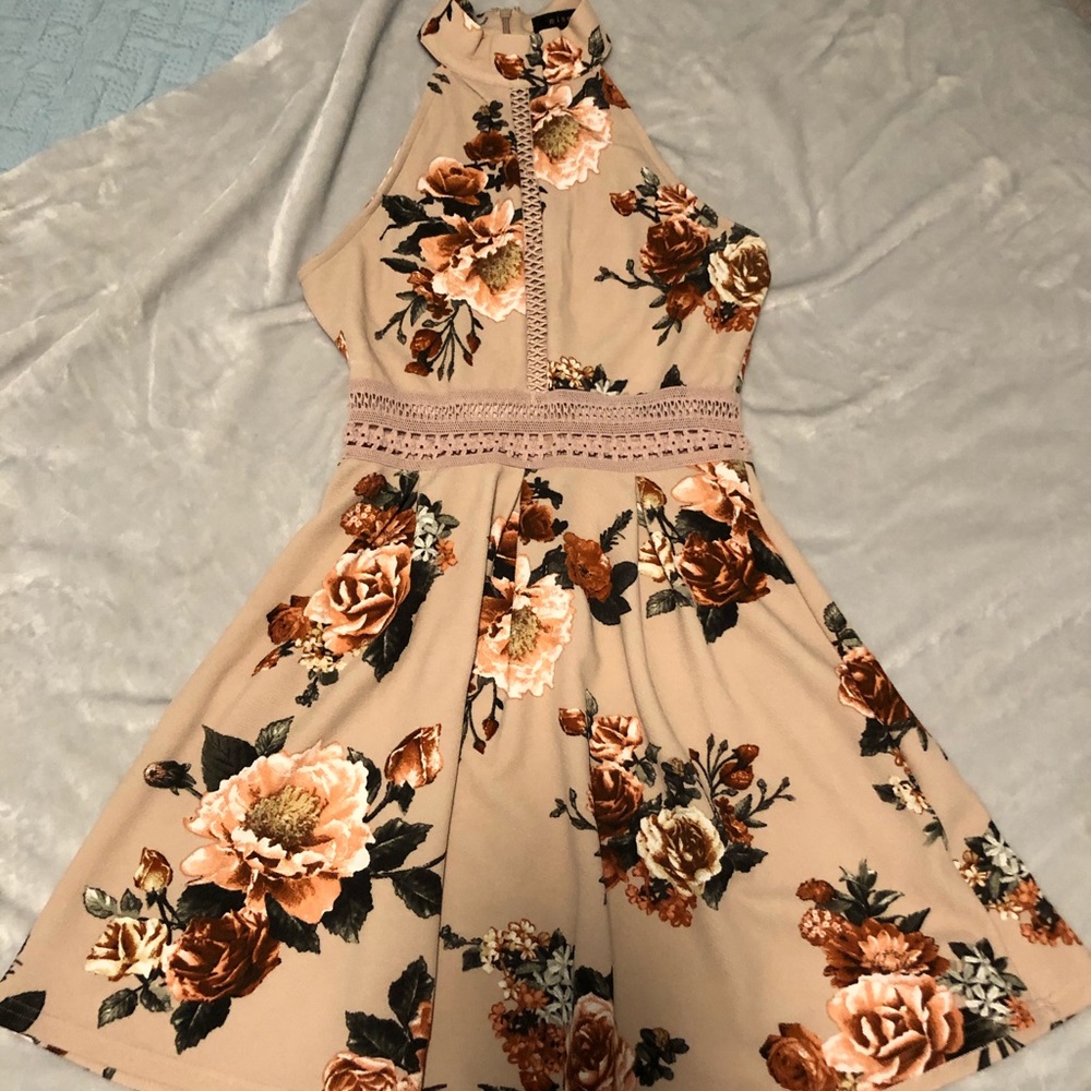 Cute spring dress!